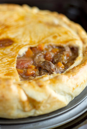 Bœuf braisé à la bière en pot pie (tourte)