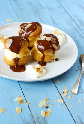Recette de Profiteroles glacées à la vanille recouvertes de sauce au chocolat