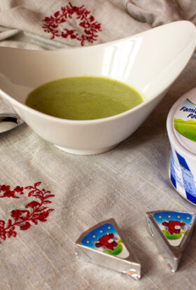 Soupe aux courgettes et aux fanes de radis