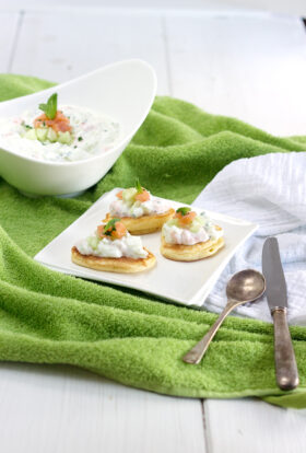 Blinis and tzatziki with Labeyrie smoked salmon
