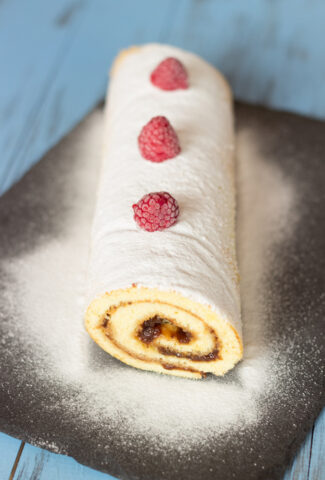 Rhubarb and strawberries jelly roll cake recipe