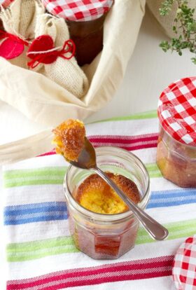 Petits gâteaux individuels à l'orange en bocal