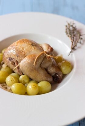 Quails with white grapes recipe