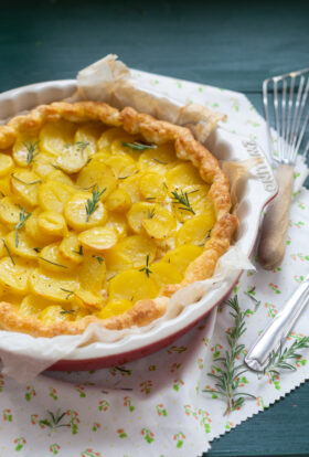 Tarte aux pommes de terre et fromage de chèvre frais