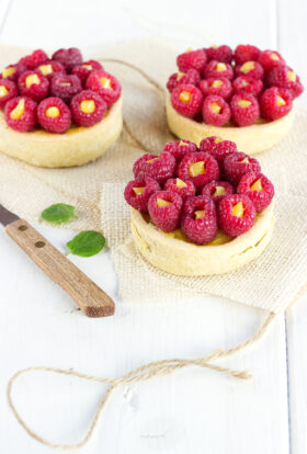 Tartelettes aux framboises, crème de citron vert à l'huile d'olive