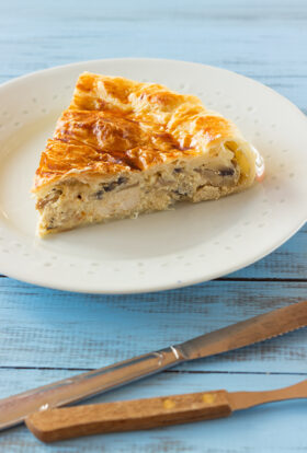 Tourte au poulet et aux champignons sauce moutarde