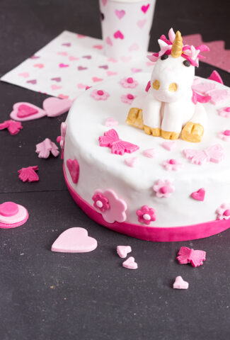 Unicorn birthday cake - cake design