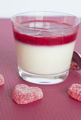 Verrine panna cotta aux framboises
