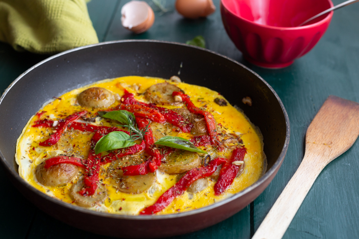 Potato and roasted red pepper omelet recipe