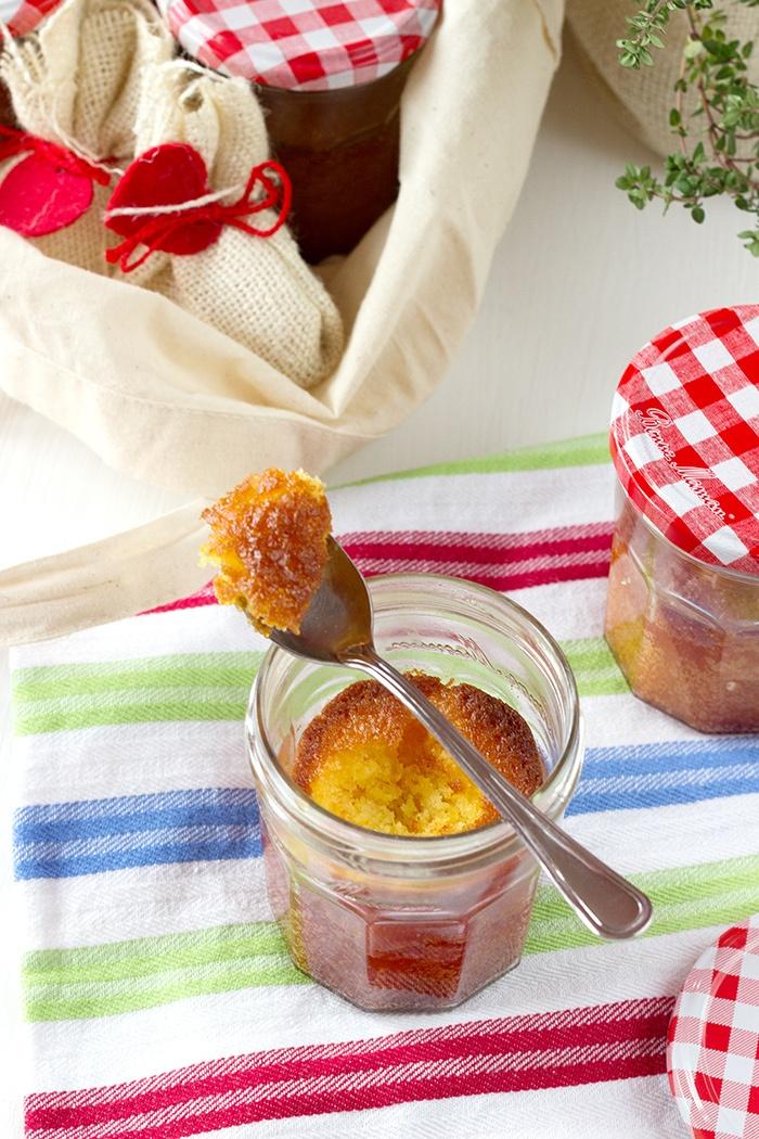 Petits gâteaux individuels à l'orange en bocal