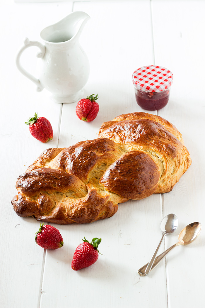 Spelt braided bread