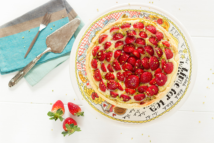 Strawberry tart with pastry cream and pistachio