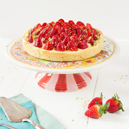 Strawberry tart with pastry cream and pistachio